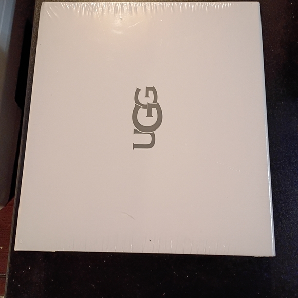 UGG White Box - Picture 5 of 6